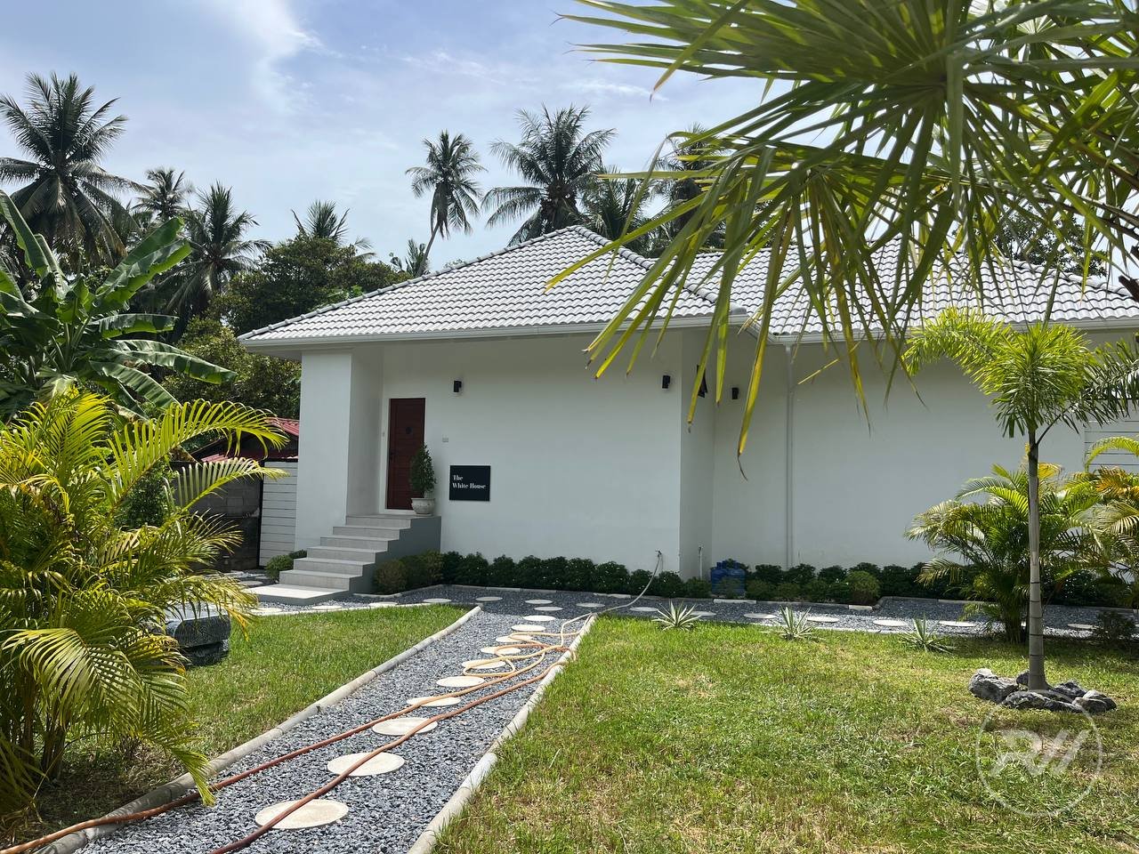 Stylish 3-Bedroom Villa in the Heart of the Island (RW-0621) — photo 1